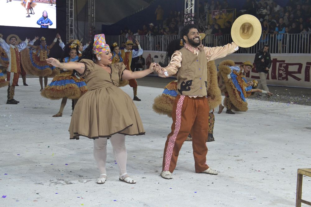 (Fotos) Distrito Junino 2025 etapa Santa Maria encanta o público com belas apresentações