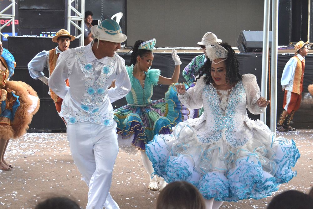 Quadrilha Xenhenhem encanta estudantes no Festival Itinerante da Juventude Negra em Santa Maria