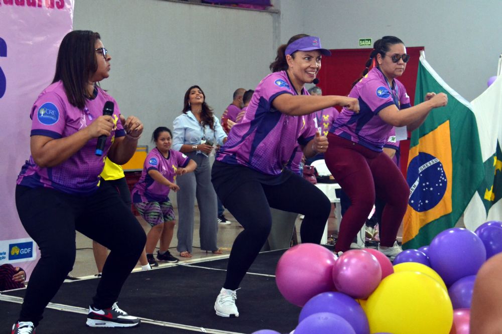 (Fotos) Alunos do Ginastica nas Quadras do DF participam da 2ª edição do Agosto Lilás em escola de Santa Maria